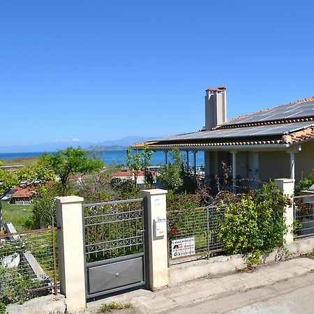 Corinthian Sun - Vacation Home Ngoại thất bức ảnh