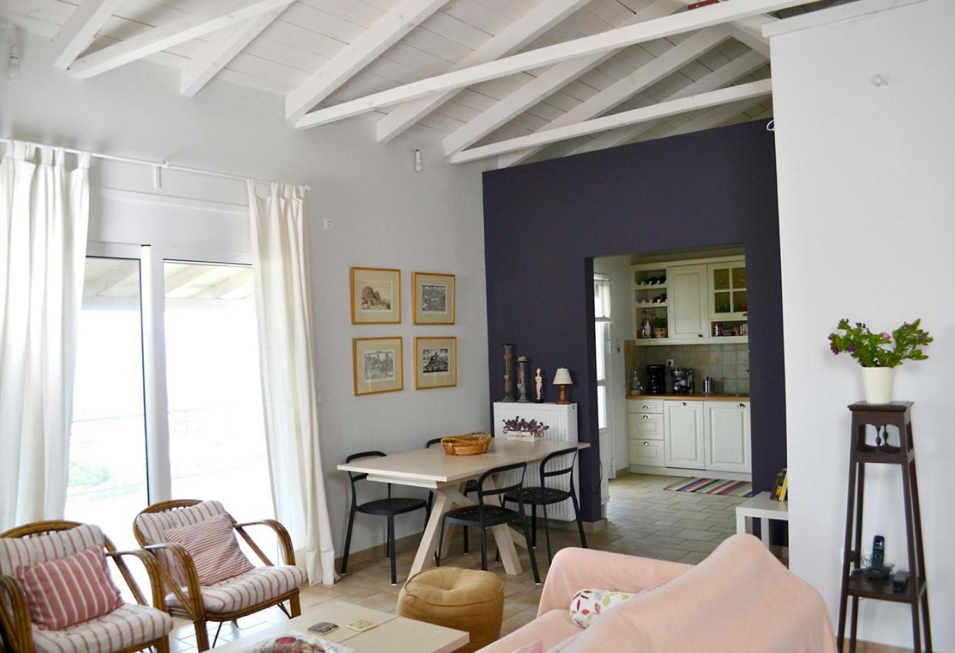 Corinthian Sun - Vacation Home Ngoại thất bức ảnh