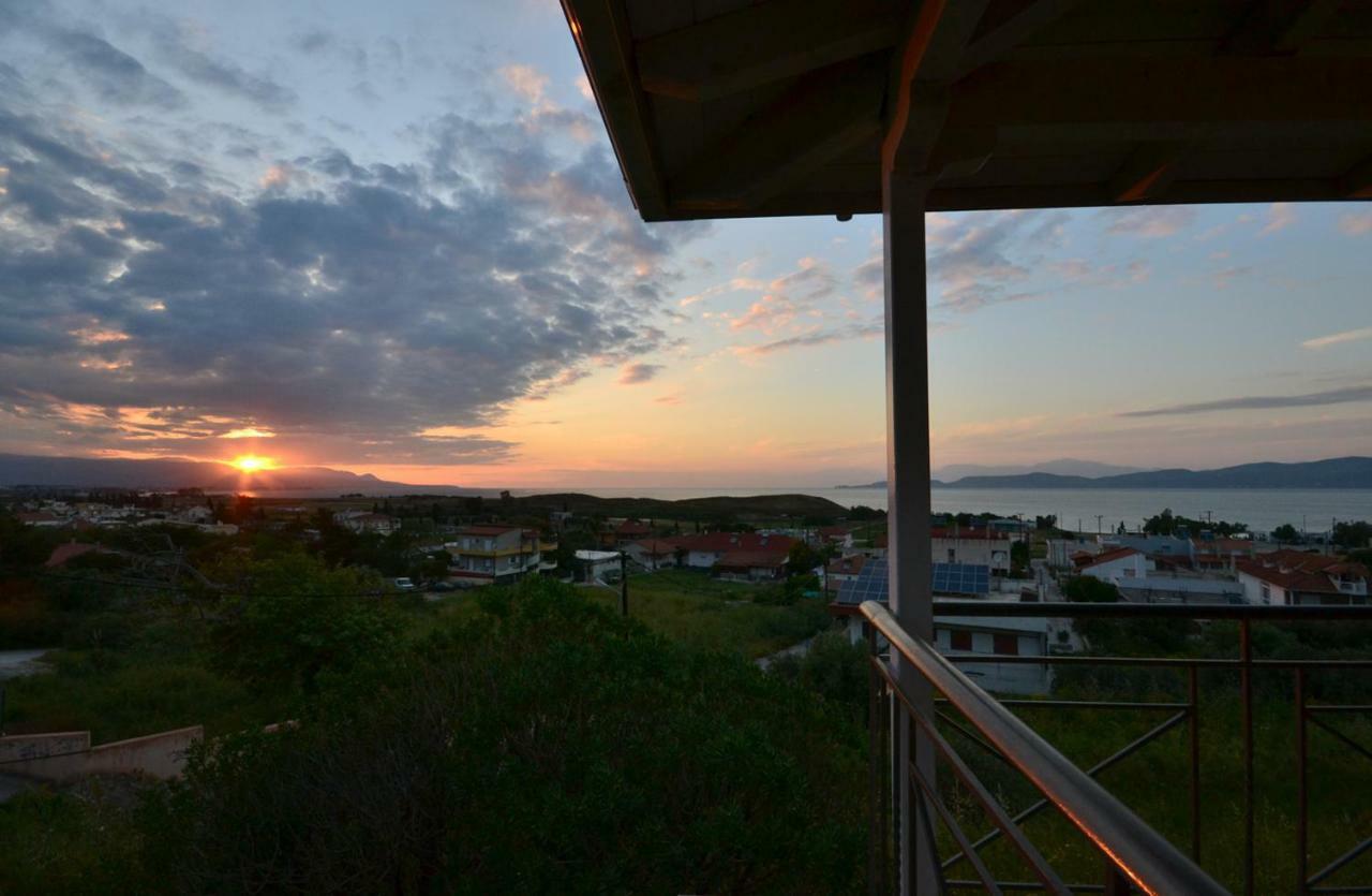 Corinthian Sun - Vacation Home Ngoại thất bức ảnh
